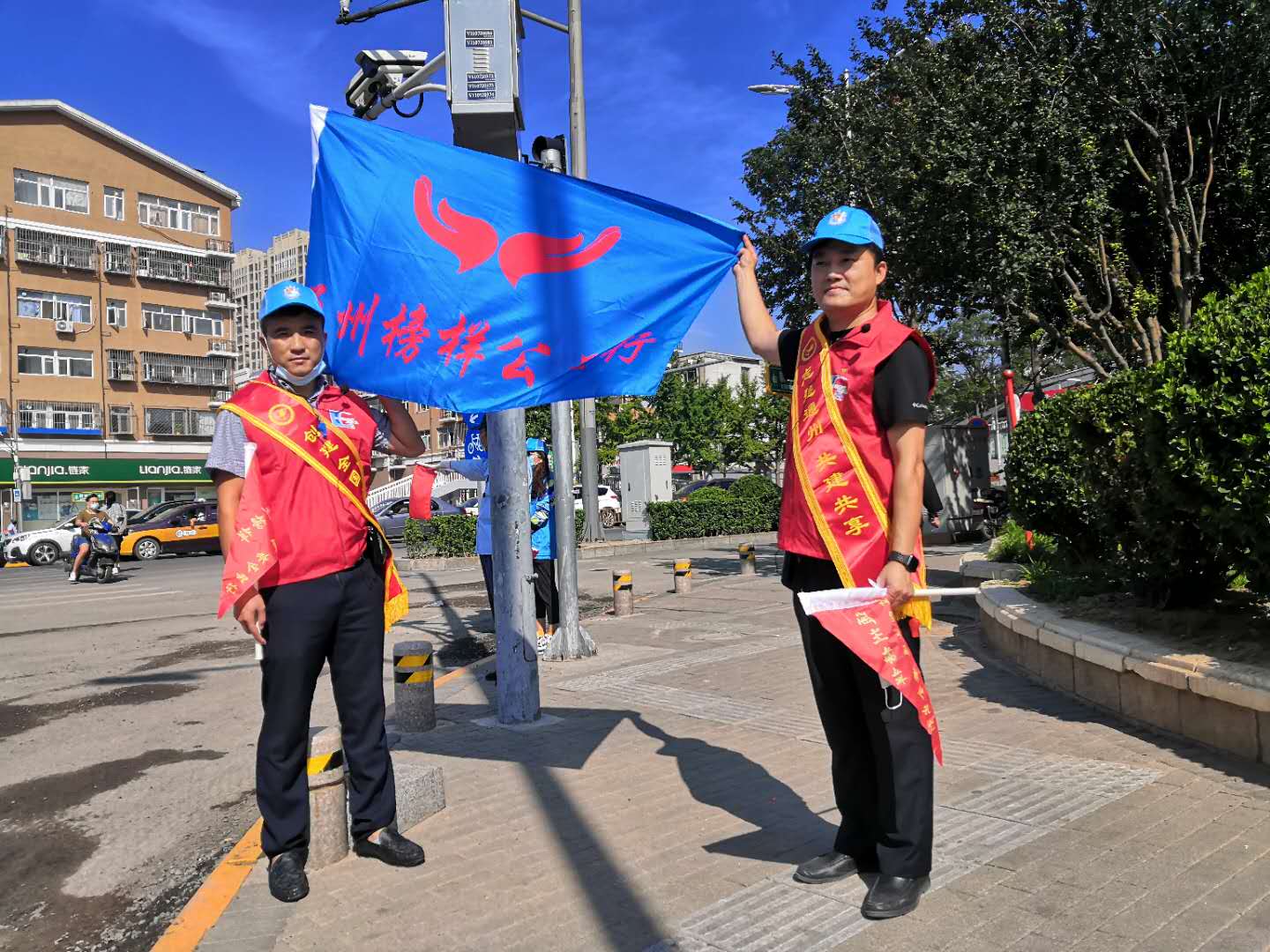 <strong>女老师让我用鸡巴使劲操她</strong>